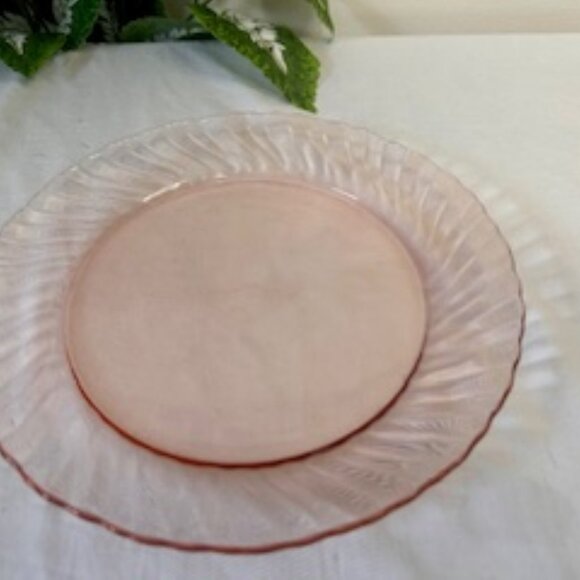 Vintage Arcoroc France Swirl‎ Pink Glass Dinner Plate Elegant French Tableware - Picture 4 of 5